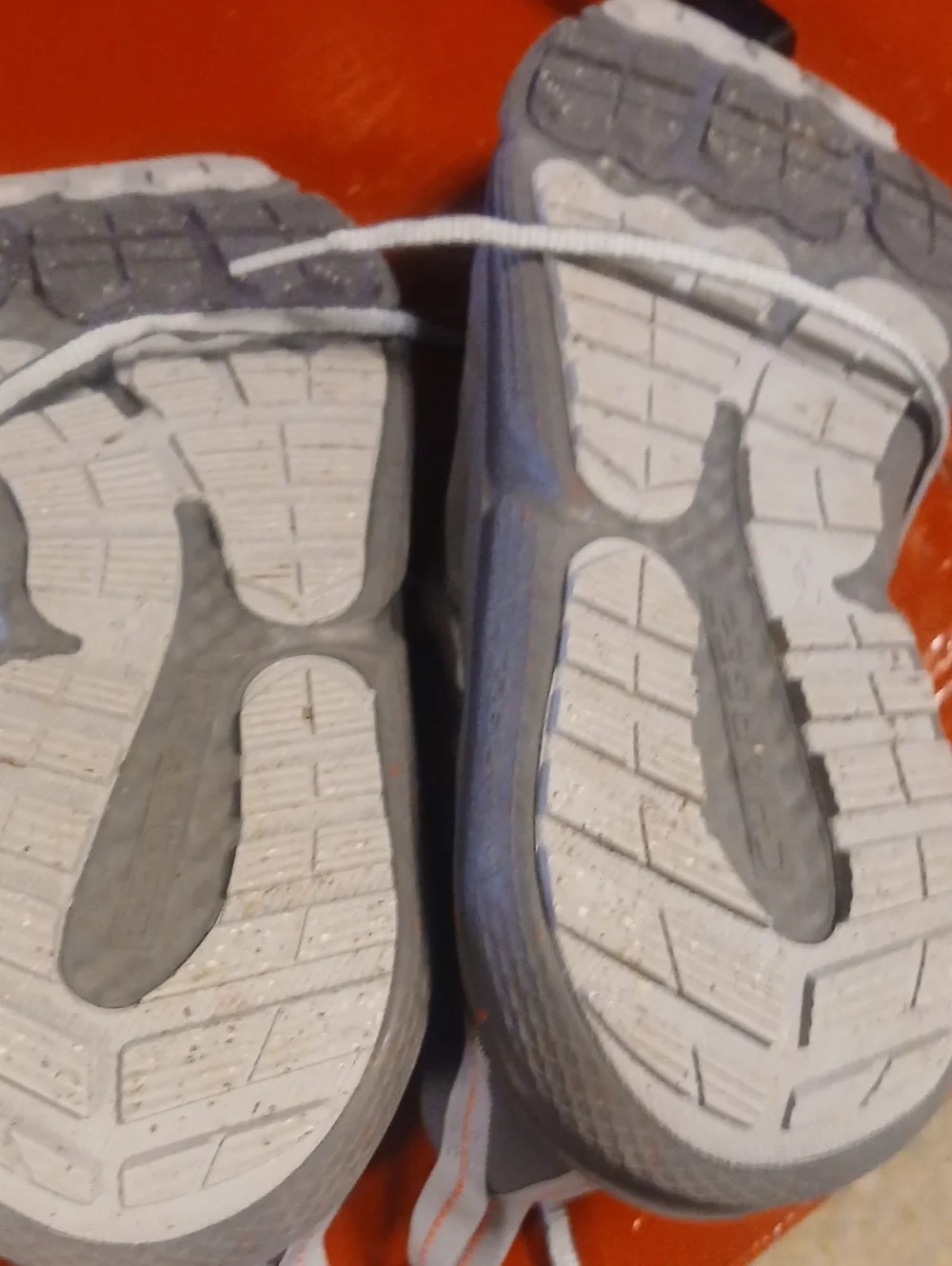 Mens Size 11 Under Armour Charged Verssert  Running Shoes